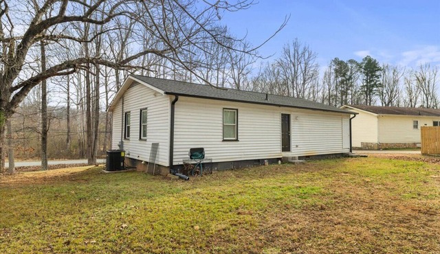 4 bedroom 2 bath home in the center for Roxboro