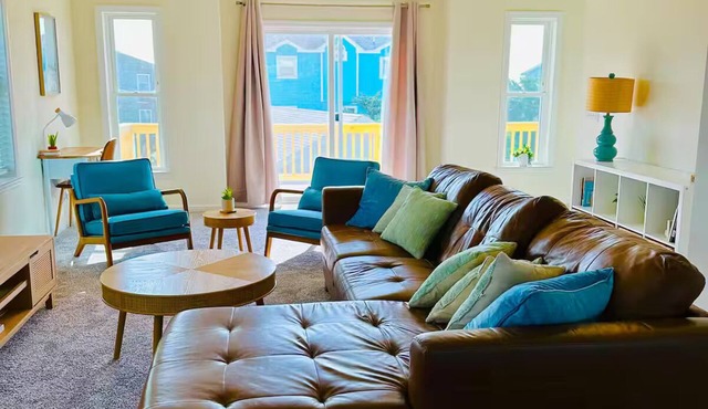 4-bedroom house in charming Avon with WiFi, AC. Relax and unwind