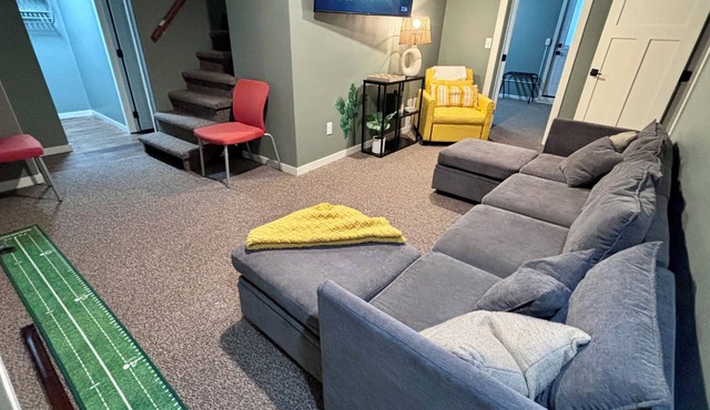 4-bedroom vacation home: Sleeps 12, 2 miles to DT & Premier Center
