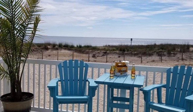 4 br townhouse ocean front, at 47th St, has outdoor pool! Lovely, with multiple oceanfront decks.