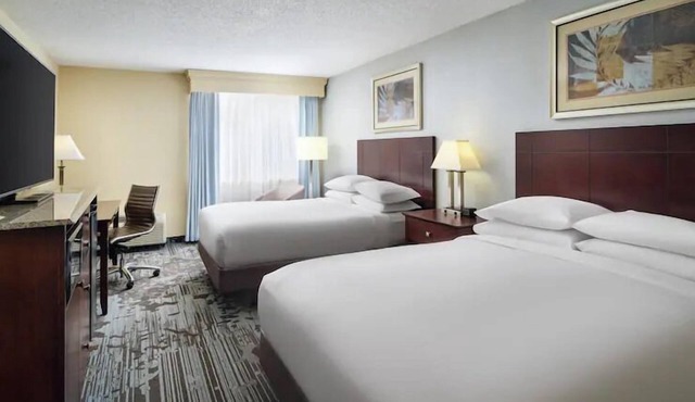 4 Budget-friendly Units Near Stonewall Mansion! FREE Parking, Onsite Pool!