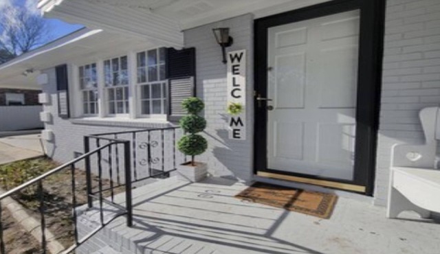 4BR Home w/Movie Room & Game Room l Vintage Vibe