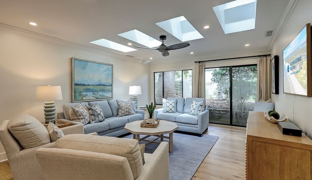 4th Row from the beach! 2 Bed/2 Bath Townhouse