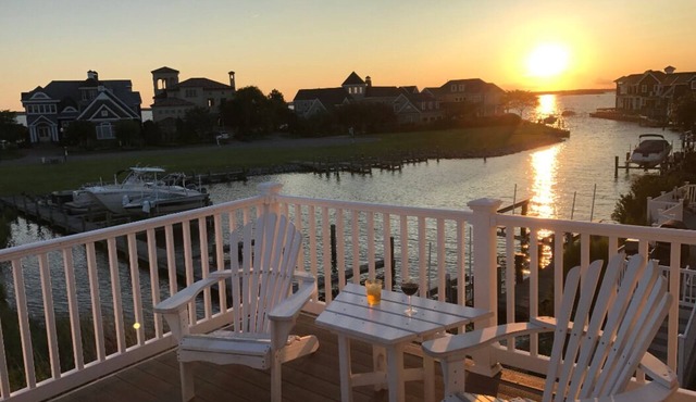 5-6BR, 5BA in Bayside Retreat with Community Pools & Boat Slip