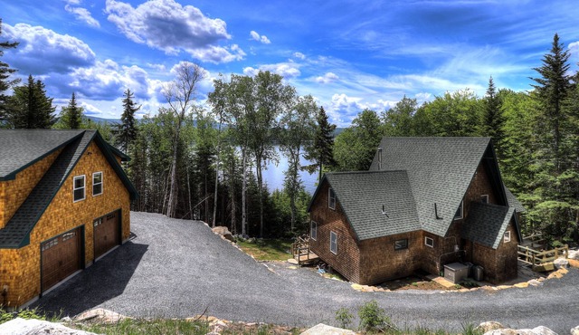 5 bedrooms & Private beach on Mooselook in Rangeley