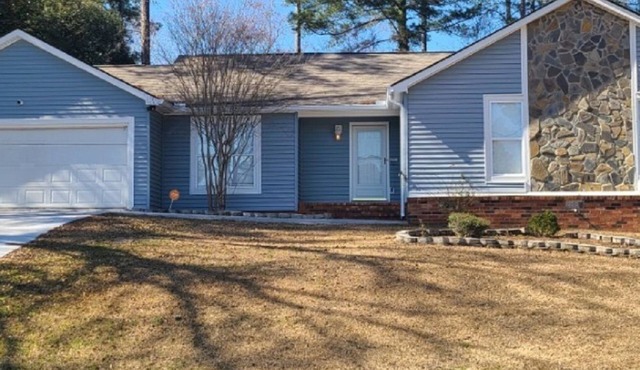 5 beds/2 bath fully furnished house. WALK TO COURSE! Masters 2026 !