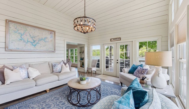 5 BR 4.5 BA house in gated neighborhood with community pool- dock with 25’ boat