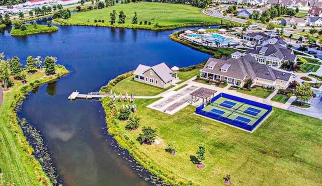 5 Mi to Bethany Beach | Pools, Shuttle + Fire Pit