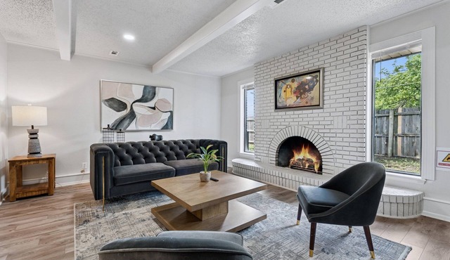 5BR Bethany home near SNU & Wiley Post. Fenced yard, full kitchen. Sleeps 10. #NW25