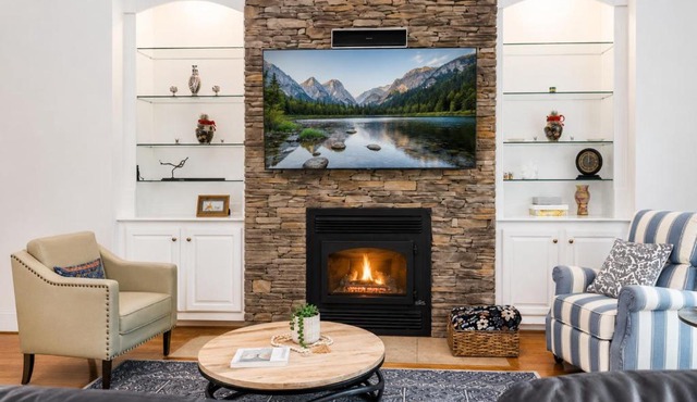 5BR Gated Estate - Lake Views Ping Pong
