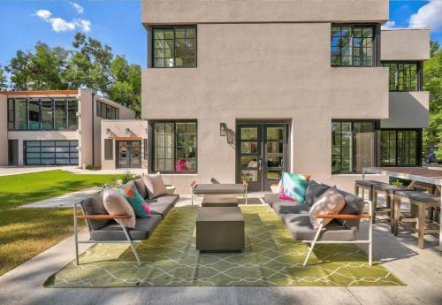 5BR Home 3 mins University of OK, Sleeps 10