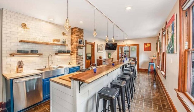 5BR Spacious Home w/Game Room & Patio