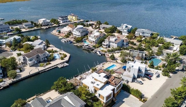 5br waterfront oasis Loveladies, LBI with pool