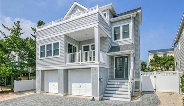 6 bedroom accommodation in Beach Haven Terrace