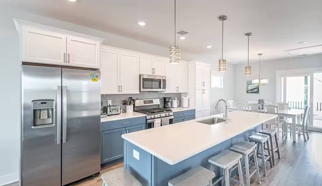 6BR, 5.5 bath sleeps 17 - 3 King & 1 Queen ensuite + Elevator & Ocean Views