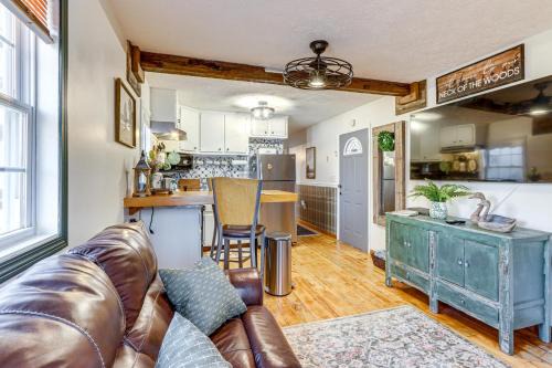 7 Mi to Carters Lake: Cabin w/Pond & Pedal Boat!