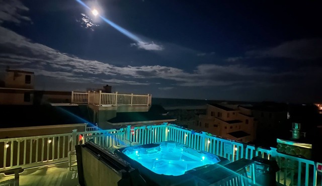 8+ Bedroom Home 3rd off Beach with Ocean & Bay View HotTub +