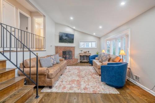 8 Bells Bungalow - Cozy, Stylish, Prime Location