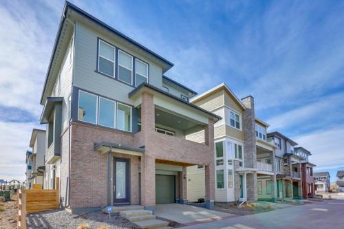 8 Mi to Denver Tech Center: Business-Ready Retreat