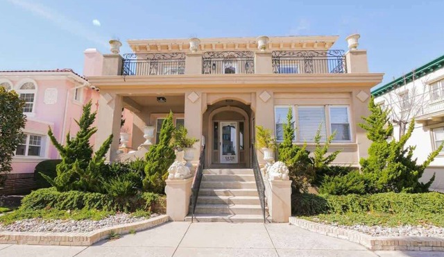 8BR 5BA Entire Luxe Beach Estate