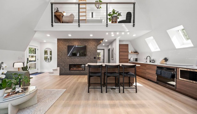 A-Frame Modern Minimalist Dream: 3-bed, 2bath; Hot Tub & Cold Plunge in Gainesville