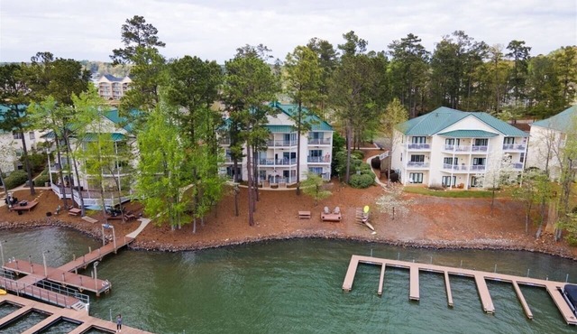 A Little Peace of Lake Martin by 360 Destinations