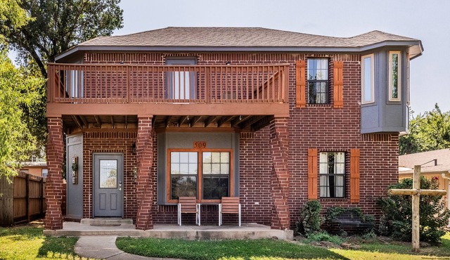 A Perfectly Positioned Modern Vintage Colonial