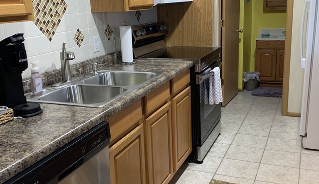 A quiet, relaxing country stay close to Kearney's amenities!