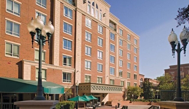 Alexandria | Family Capital Trip | Gym + WiFi | 2BR Condo