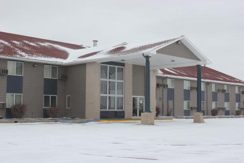 Alliance Hotel & Suites, a Howard Johnson by Wyndham