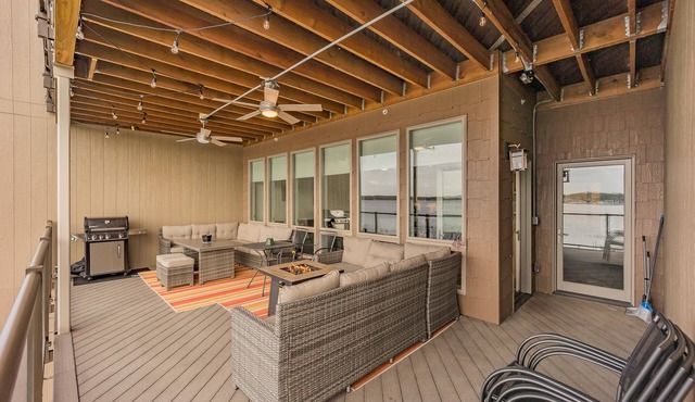 Amazing Lakefront 4 bedroom luxury Condo with large deck at Bridges Bay Resort.