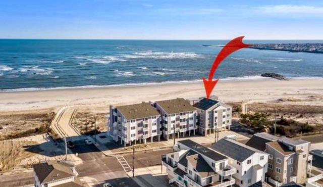 Amazing Oceanfront Bi-Level Condo