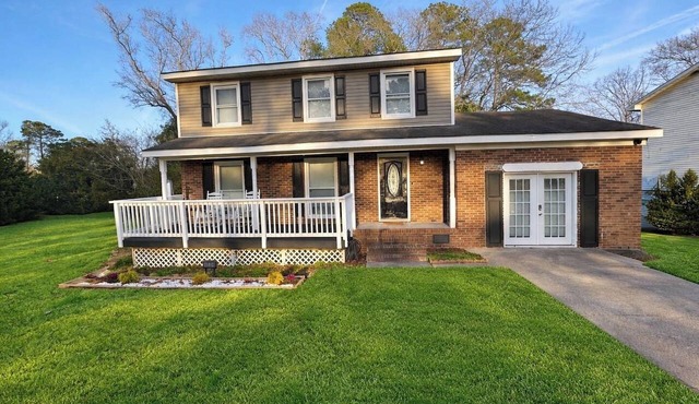 Ann’s Abode | Sleeps 8 w/Garage Lounge