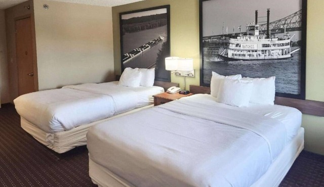 Apartment-style suites 1 mile from downtown Le Claire !