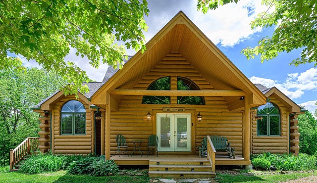 Apple Cub Cabin: Hot Tub, Game Room & King Beds & 3 Bathrooms!