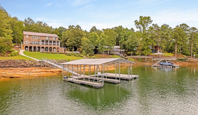 Arches - Artisan home on the main body of the lake, 2 covered boat slips