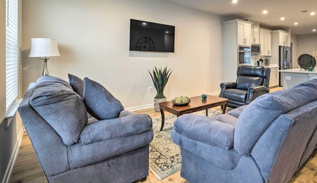 Ashburn Vacation Rental w/ Private Rooftop!
