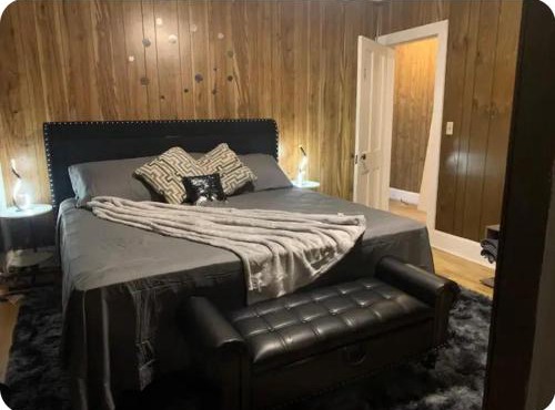 Ashley's Lounge and stay
