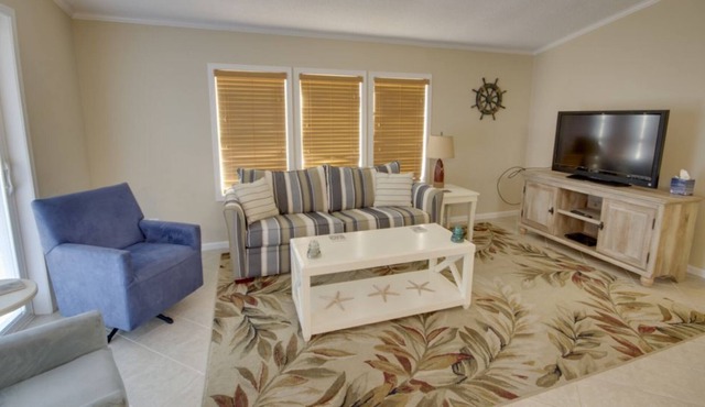 Assateague Pointe 2 br/1 ba 2 outdoor pools -in WOC.