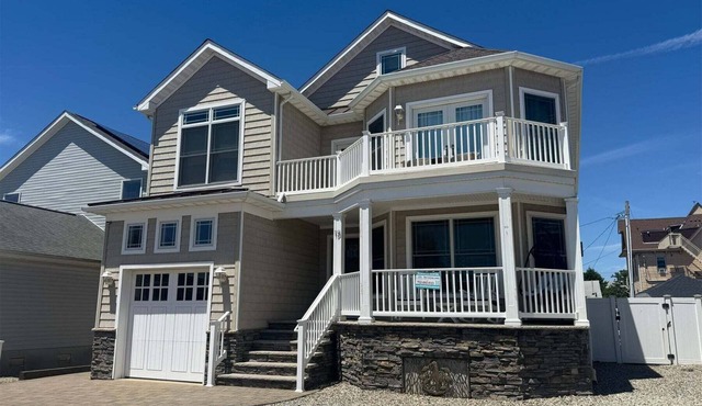 ATL15 | Custom Luxury Home w/Private Pool, across street from it all! by Shore Points Vacations