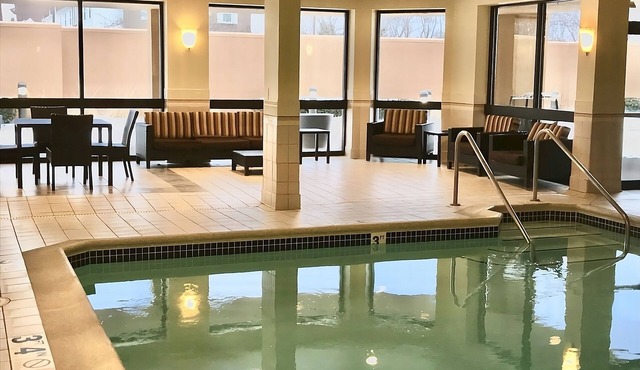 Attractions Nearby! 4 Pet-Friendly Units, Pool, FREE Parking, Close to NOW Arena
