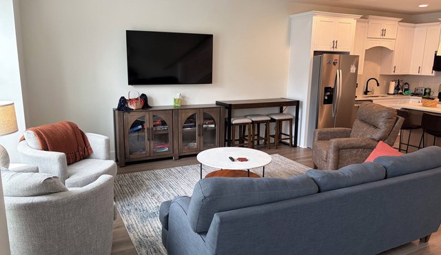 Auburn Getaway Home- Close to Campus! Sleeps 8, Family-Friendly.