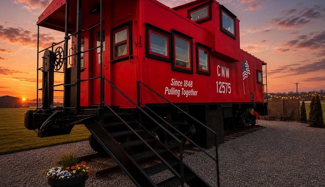 Authentic Train Caboose with Loft & Firepit Near Elephant Rocks in Fredericktown