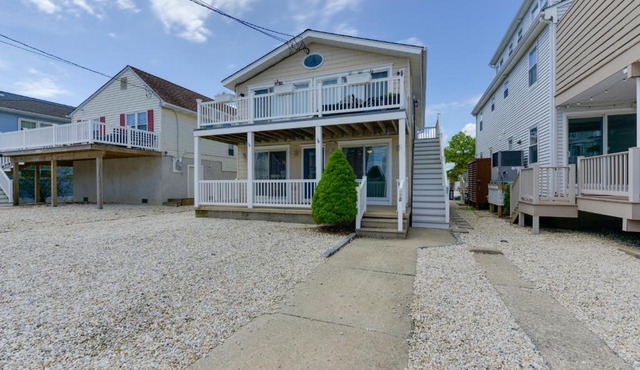 Avalon Vacation Rental w/Porch & Grill!