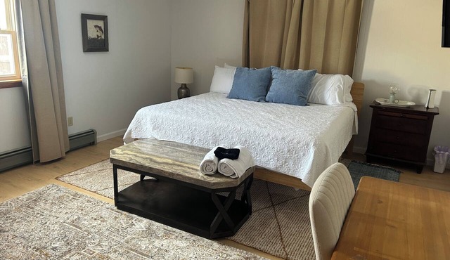 Base Camp, 3-bedroom house, sleeps 7 in charming Thomas WV