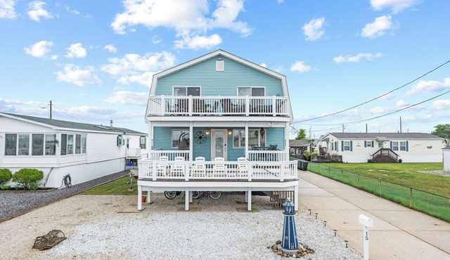 Bay View Escape at Shawcrest Marina - Sleeps 20