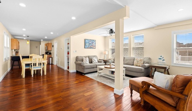 Bay view-walk to beach/boards/restaurants, parking