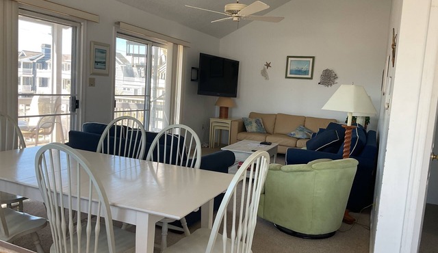 Beach Blk Condo 4bdrm/2 Baths O/S Shwr/2 Decks Ocean View