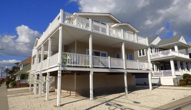Beach-Block Family Escape, Spacious Home + Deck, Steps to the Sand!