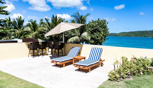 Beach Front, 4 bedroom, Luxury Villa with Pool. Close to English Harbour. in Willoughby Bay